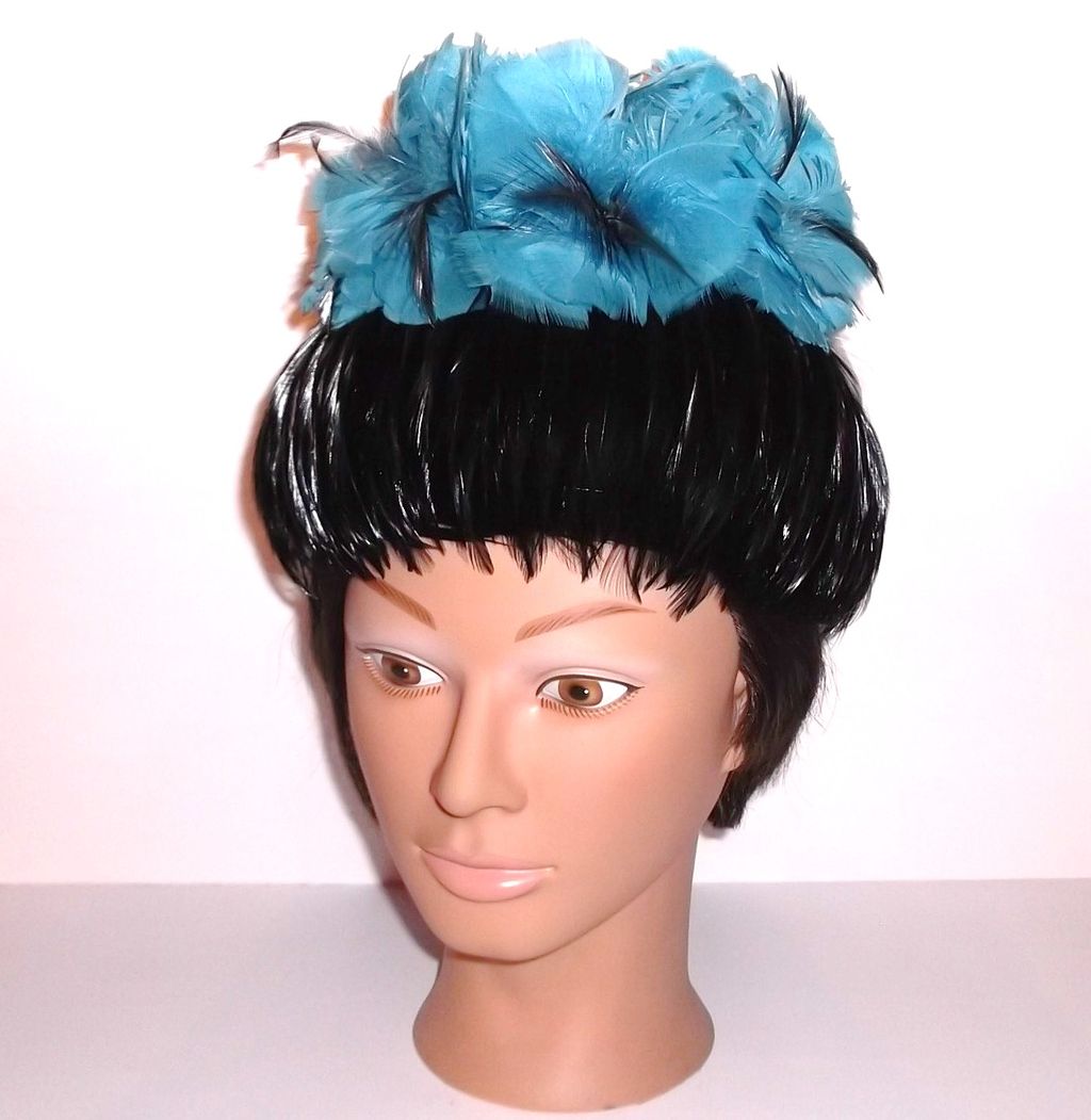 1950s Vintage Black & Teal Feathered Hat 1950s Vintage Black & Teal Feathered Hat