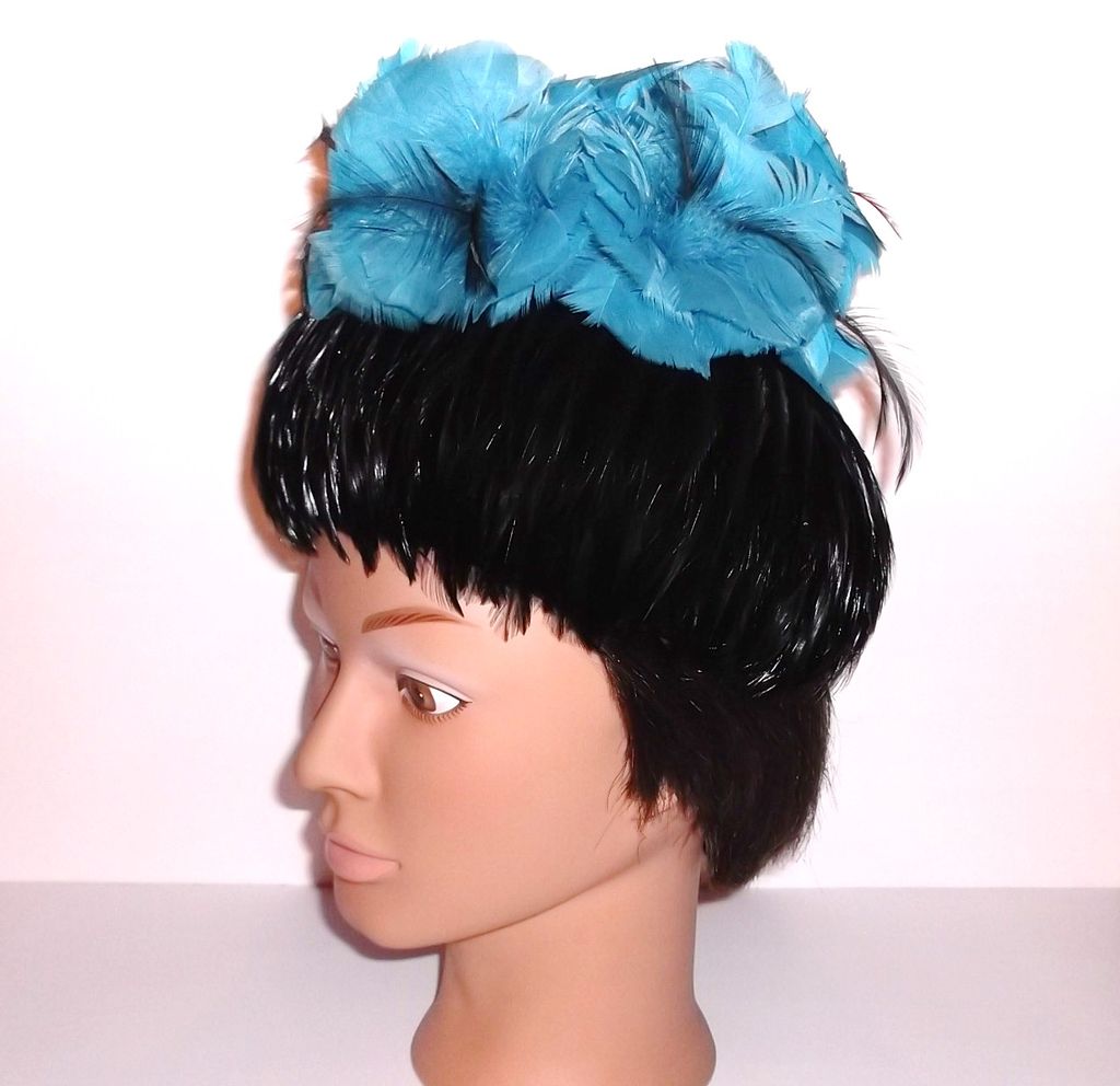 1950s Vintage Black & Teal Feathered Hat 1950s Vintage Black & Teal Feathered Hat