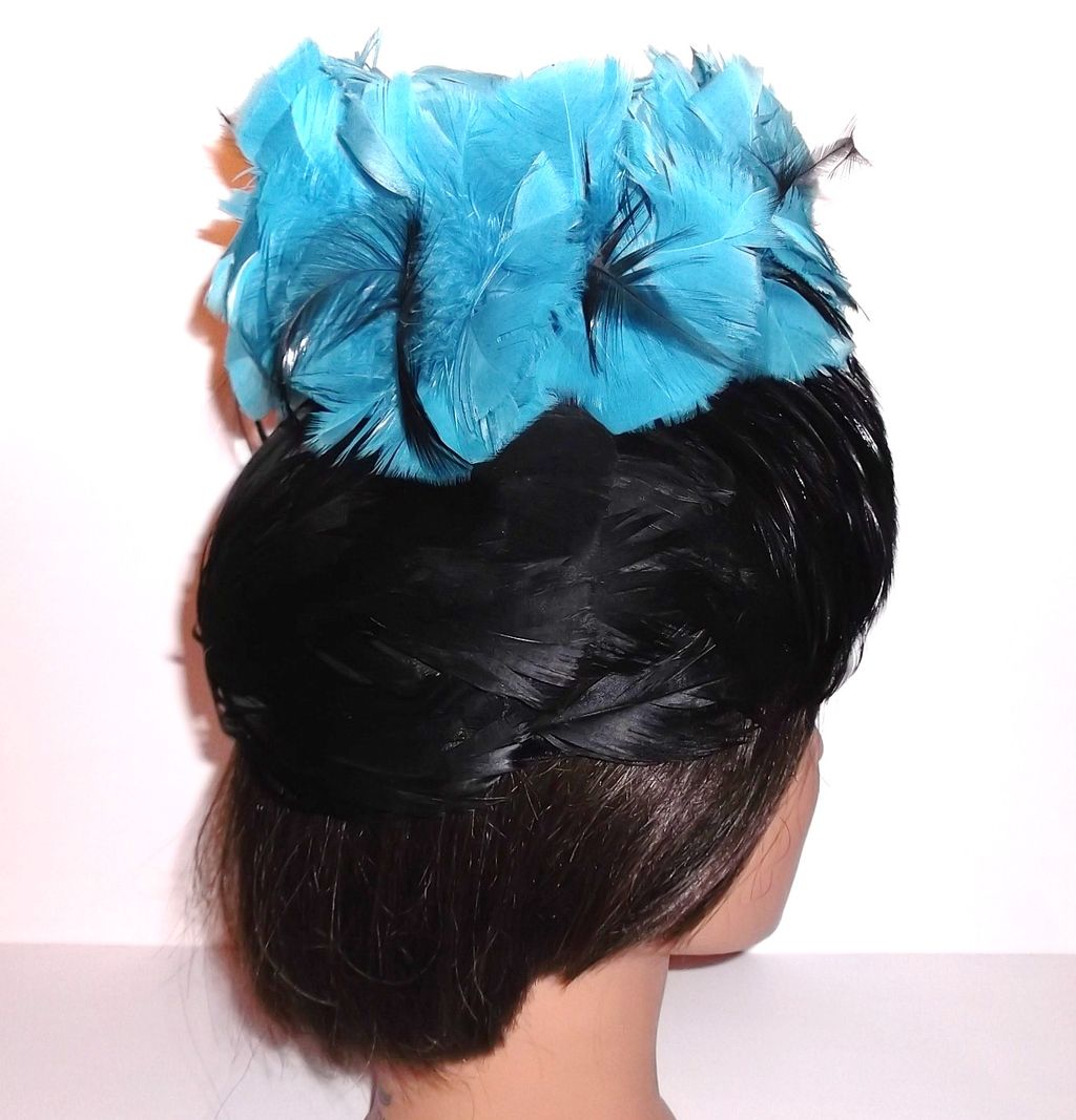 1950s Vintage Black & Teal Feathered Hat 1950s Vintage Black & Teal Feathered Hat