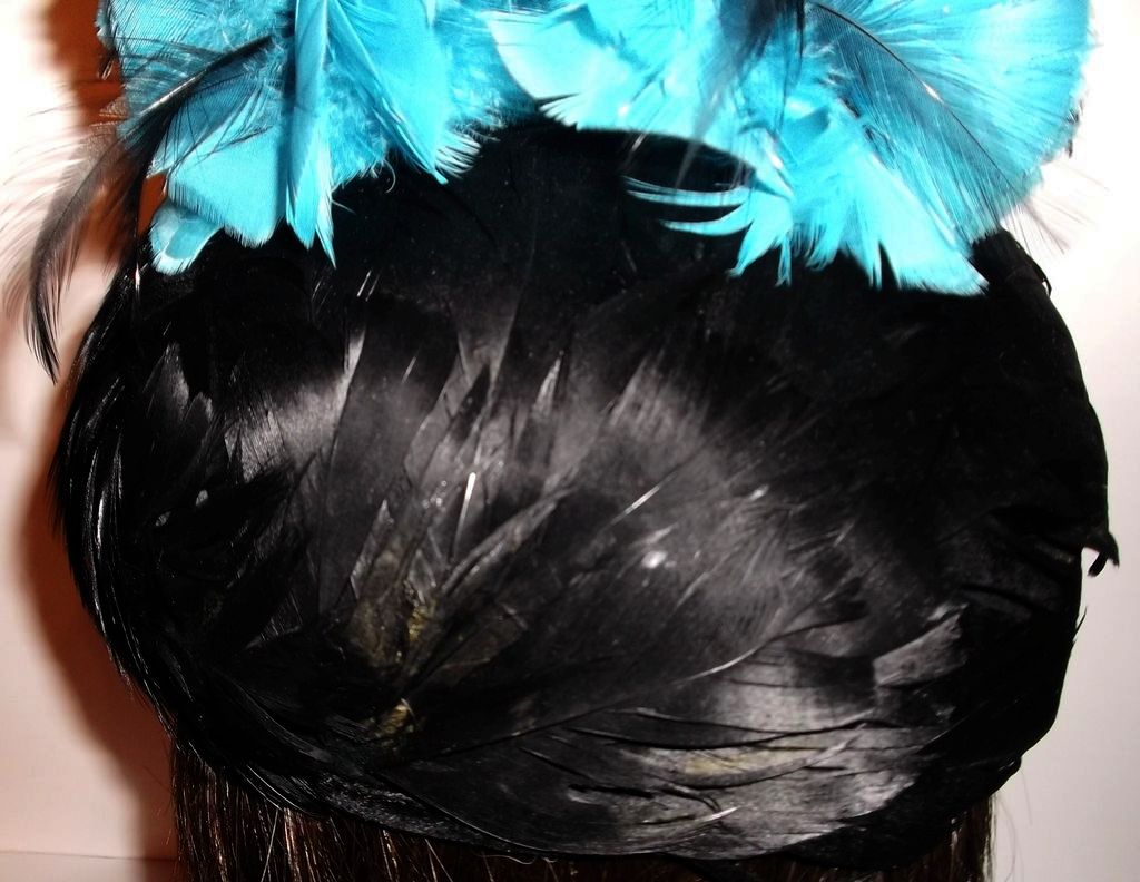 1950s Vintage Black & Teal Feathered Hat 1950s Vintage Black & Teal Feathered Hat