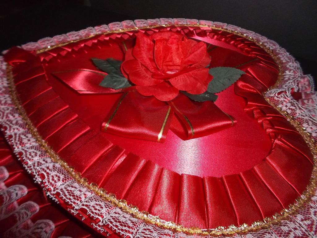 Vintage Valentine Red Satin & Rose Large Heart Shaped Candy Box Vintage Valentine Red Satin & Rose Large Heart Shaped Candy Box
