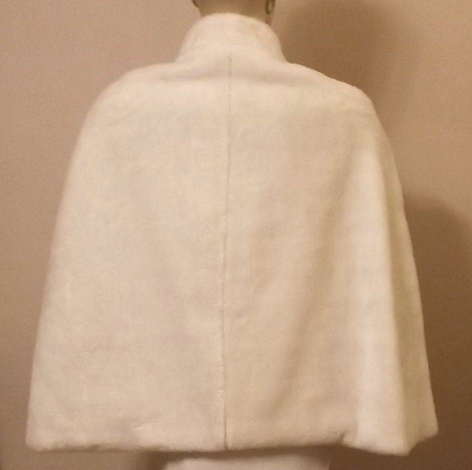 1960/70s Vintage Cream Faux Fur Capelet Shabby Chic Size Small to Medium 1960/70s Vintage Cream Faux Fur Capelet Shabby Chic Size Small to Medium