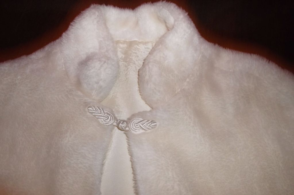 1960/70s Vintage Cream Faux Fur Capelet Shabby Chic Size Small to Medium 1960/70s Vintage Cream Faux Fur Capelet Shabby Chic Size Small to Medium