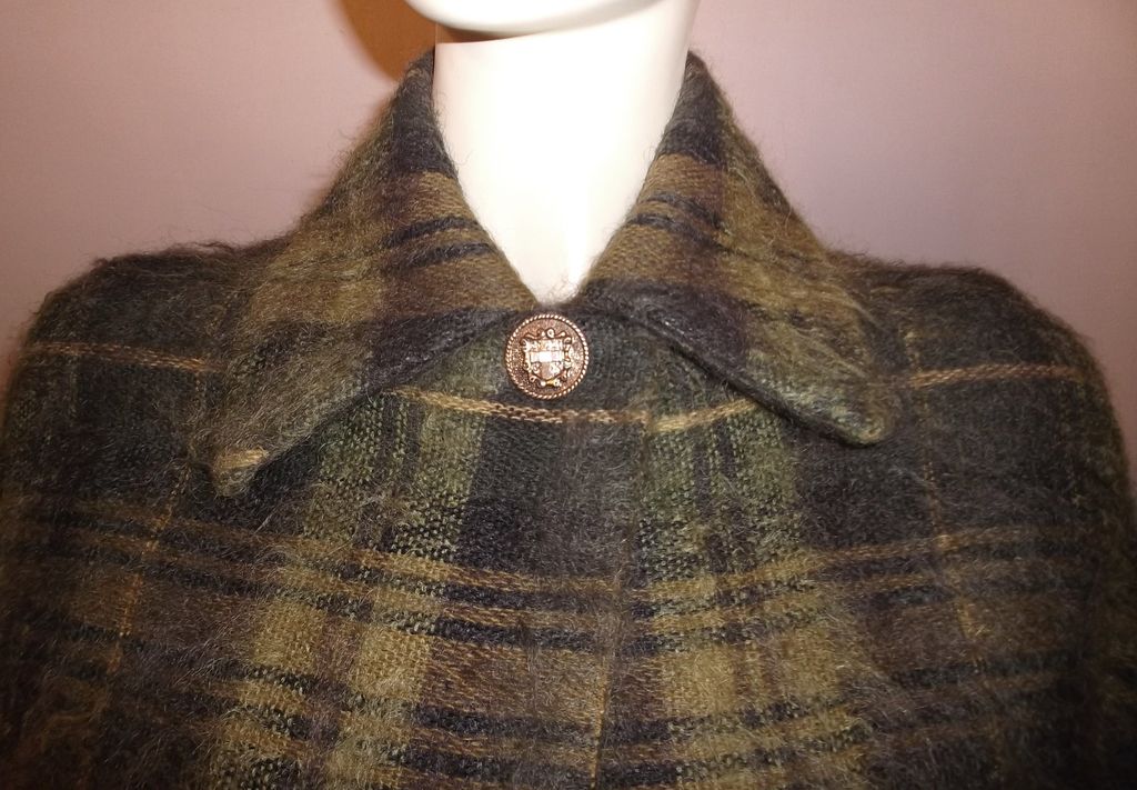 1970s Vintage Glenrannoch Scottish Plaid Mohair & Wool Fringed Capelet Size Small 1970s Vintage Glenrannoch Scottish Plaid Mohair & Wool Fringed Capelet Size Small