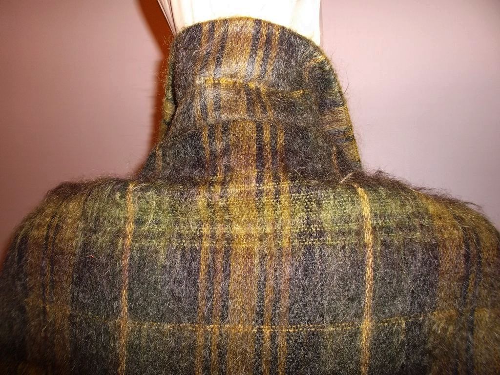 1970s Vintage Glenrannoch Scottish Plaid Mohair & Wool Fringed Capelet Size Small 1970s Vintage Glenrannoch Scottish Plaid Mohair & Wool Fringed Capelet Size Small