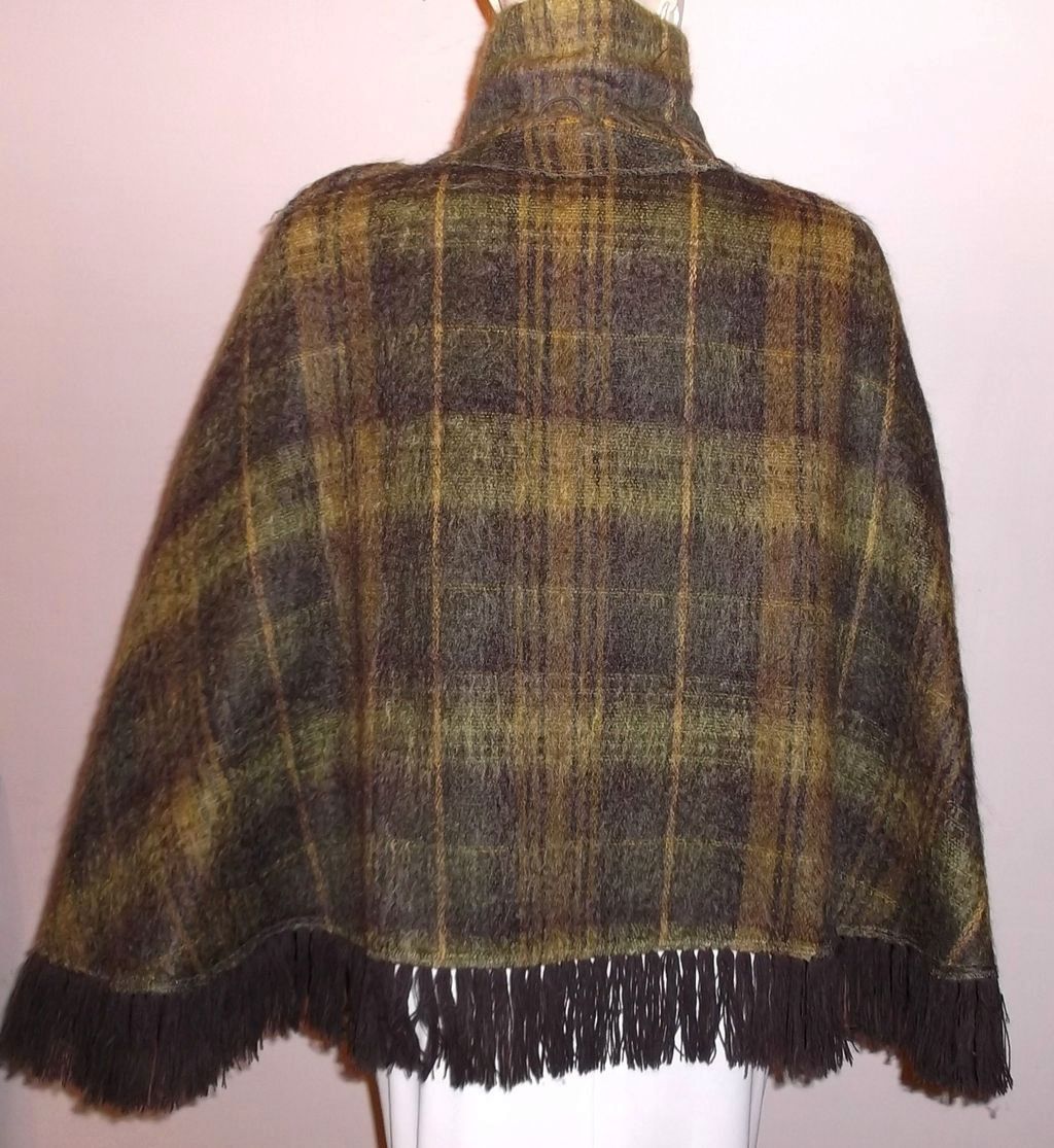 1970s Vintage Glenrannoch Scottish Plaid Mohair & Wool Fringed Capelet Size Small 1970s Vintage Glenrannoch Scottish Plaid Mohair & Wool Fringed Capelet Size Small