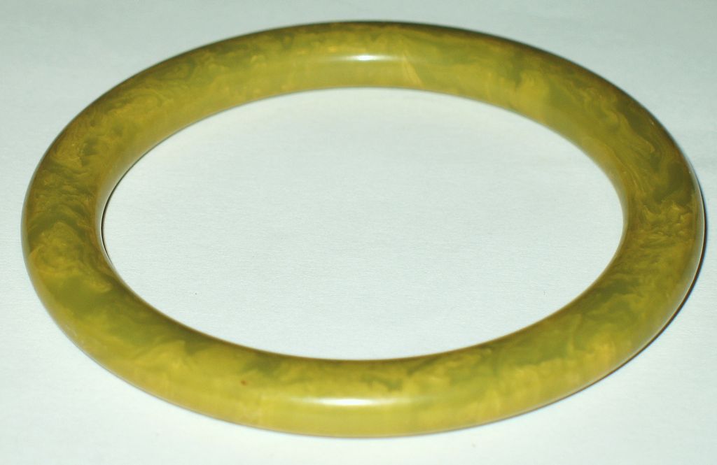 1940s Vintage Bakelite Marbled Green Bakelite Bangle 1940s Vintage Bakelite Marbled Green Bakelite Bangle