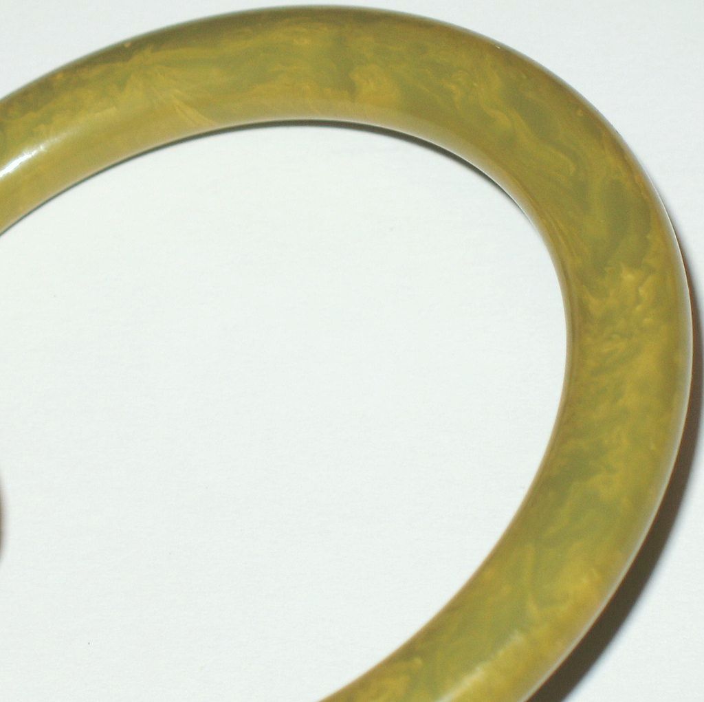 1940s Vintage Bakelite Marbled Green Bakelite Bangle 1940s Vintage Bakelite Marbled Green Bakelite Bangle