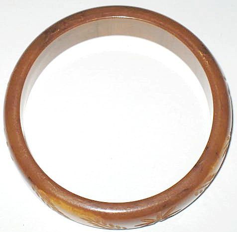 1940s Vintage Floral Carved Marbled Butterscotch Bakelite Bangle 1940s Vintage Floral Carved Marbled Butterscotch Bakelite Bangle
