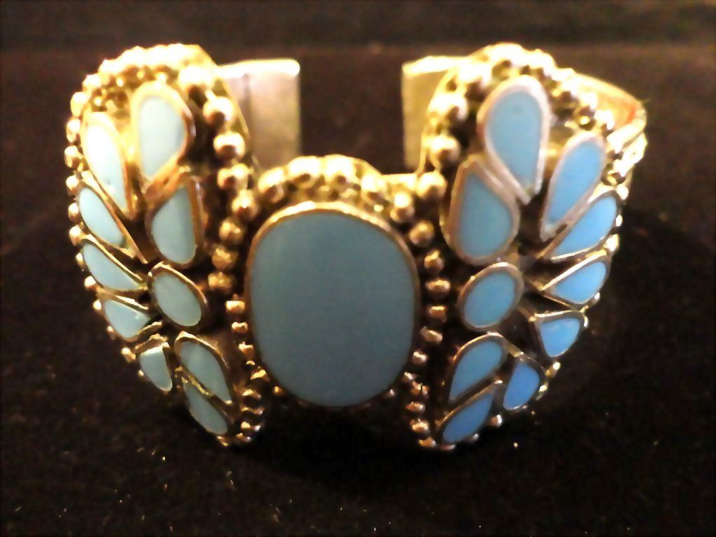 VINTAGE faux Turquoise cuff bracelet in silver tone with butterfly motif VINTAGE faux Turquoise cuff bracelet in silver tone with butterfly motif
