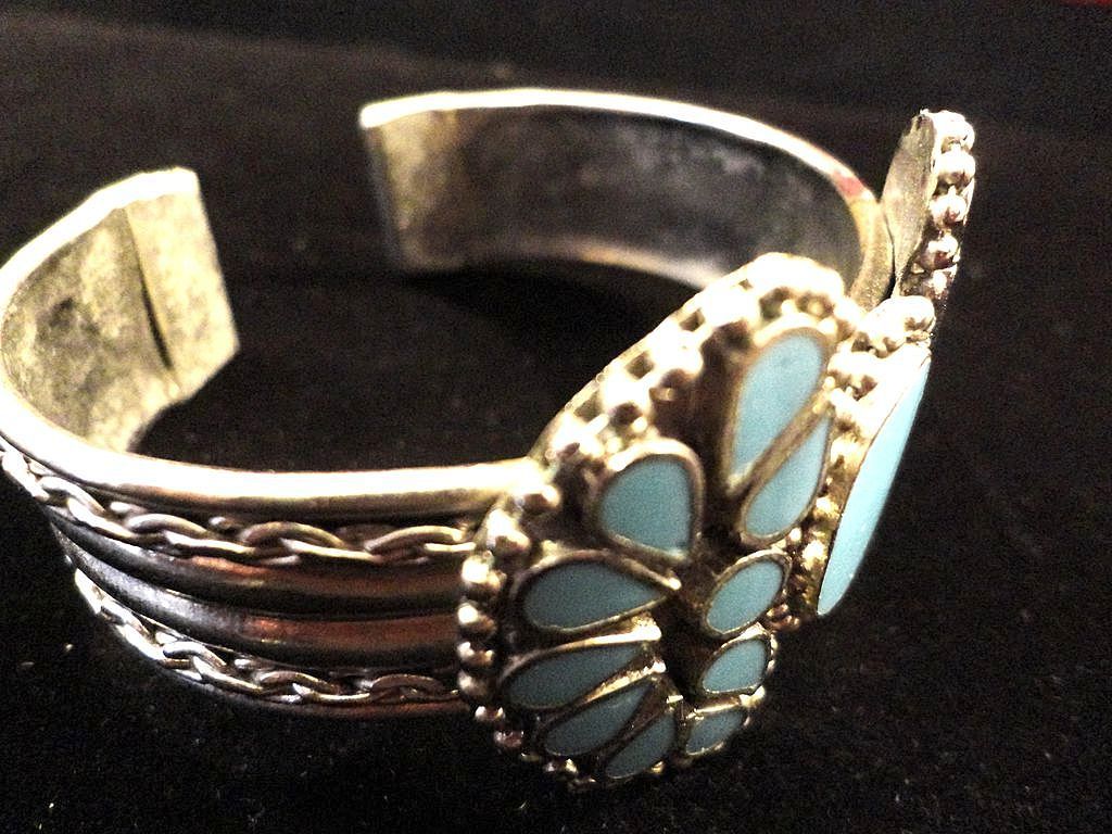 VINTAGE faux Turquoise cuff bracelet in silver tone with butterfly motif VINTAGE faux Turquoise cuff bracelet in silver tone with butterfly motif