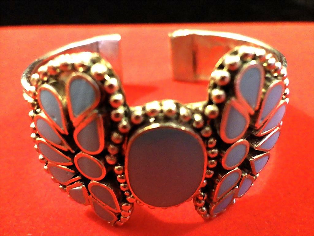 VINTAGE faux Turquoise cuff bracelet in silver tone with butterfly motif VINTAGE faux Turquoise cuff bracelet in silver tone with butterfly motif