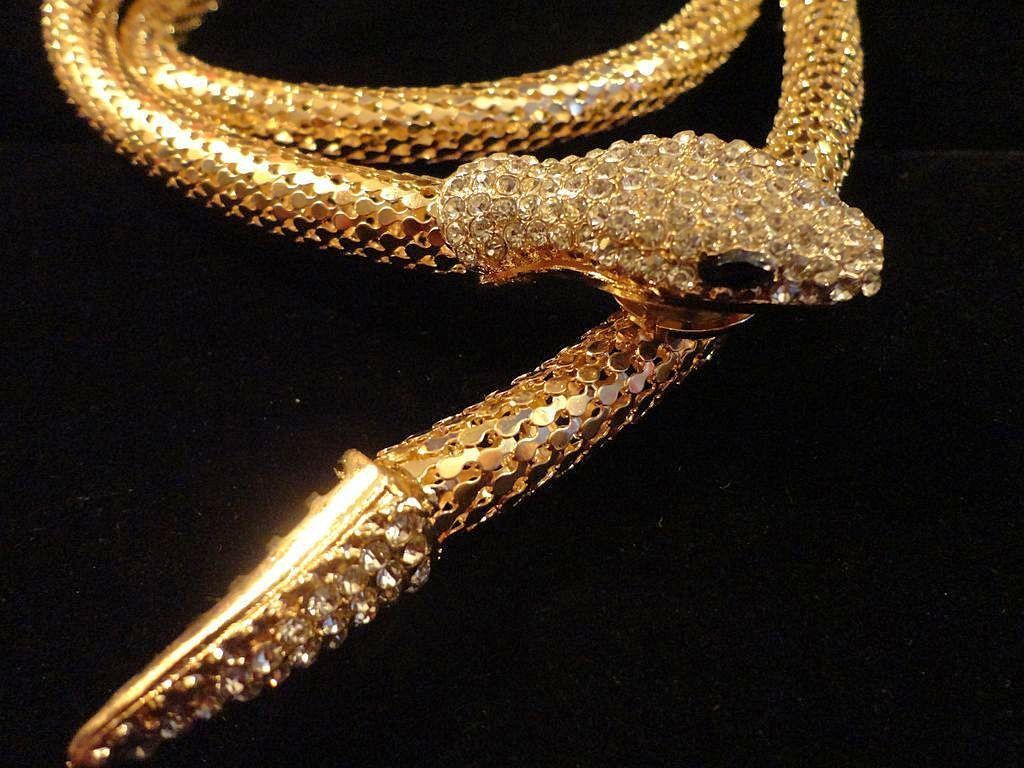 VINTAGE gold tone mesh snake lariat necklace with pave rhinestones VINTAGE gold tone mesh snake lariat necklace with pave rhinestones
