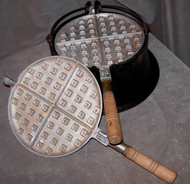 Wagner Ware Antique 828 Stovetop Waffle Iron w/Cast Iron Stand from