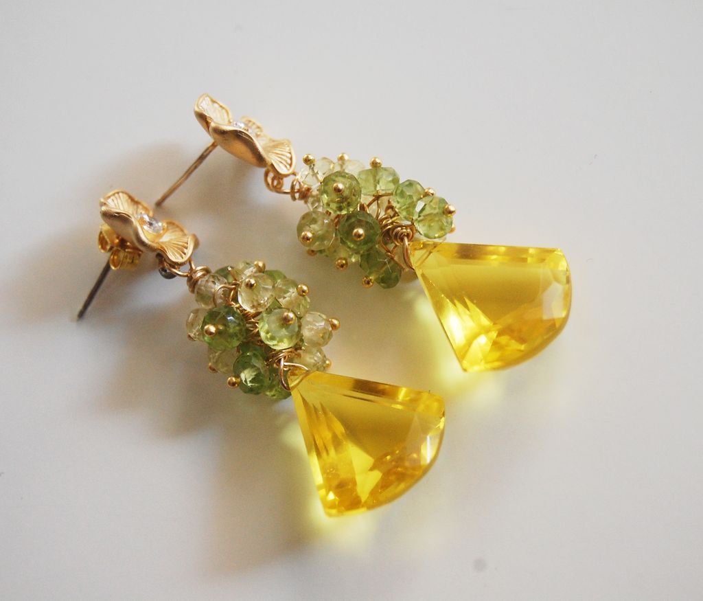 Yellow Quartz Gemstone Cluster Dangle Earrings -Bright Yellow quartz and peridot cluster dangle earrings Yellow Quartz Gemstone Cluster Dangle Earrings -Bright Yellow quartz and peridot cluster dangle earrings