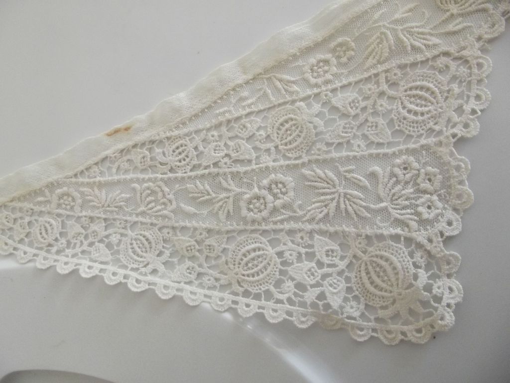 Pretty Lace Collar Pretty Lace Collar