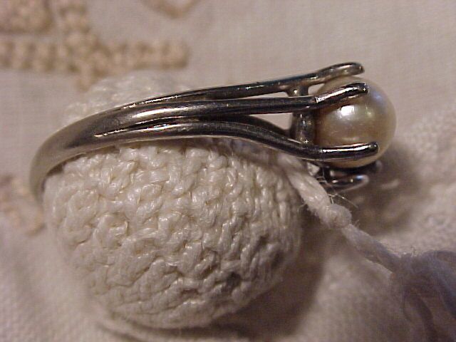 Sterling Silver and Pearl Ring Sterling Silver and Pearl Ring