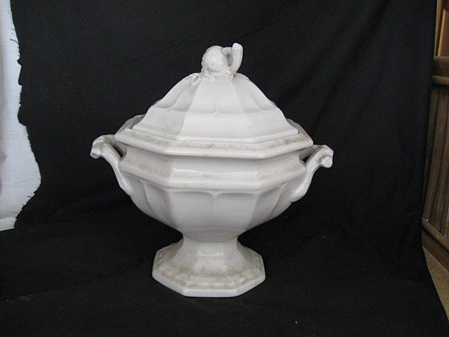 Large Porcelain Tureen Large Porcelain Tureen