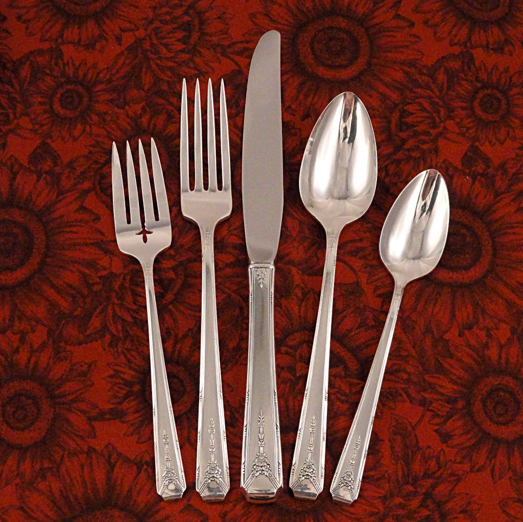 Oneida Community MILADY Long Handled Grille Set 1940 Art Deco Service for 4, 8 or 12 Silver Plate Silverware Oneida Community MILADY Long Handled Grille Set 1940 Art Deco Service for 4, 8 or 12 Silver Plate Silverware