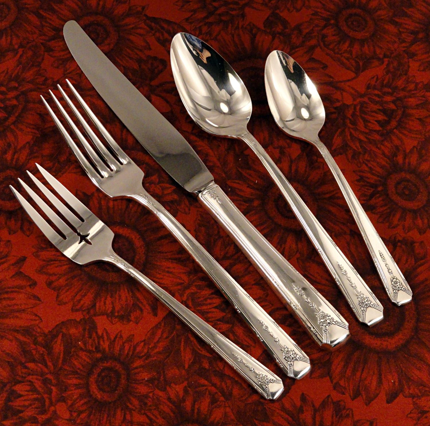 Oneida Community MILADY Long Handled Grille Set 1940 Art Deco Service for 4, 8 or 12 Silver Plate Silverware Oneida Community MILADY Long Handled Grille Set 1940 Art Deco Service for 4, 8 or 12 Silver Plate Silverware