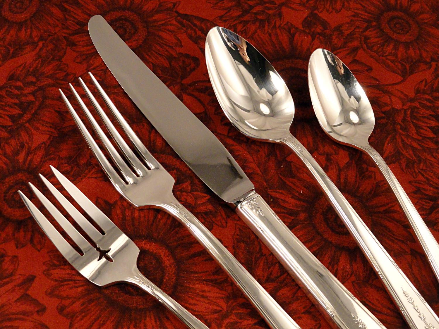 Oneida Community MILADY Long Handled Grille Set 1940 Art Deco Service for 4, 8 or 12 Silver Plate Silverware Oneida Community MILADY Long Handled Grille Set 1940 Art Deco Service for 4, 8 or 12 Silver Plate Silverware