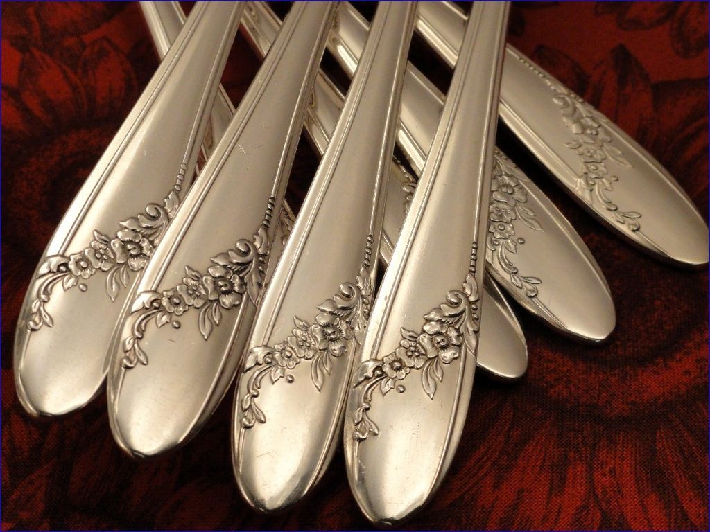 Oneida Tudor Plate QUEEN BESS II Vintage 1946 Silver Plate Flatware 