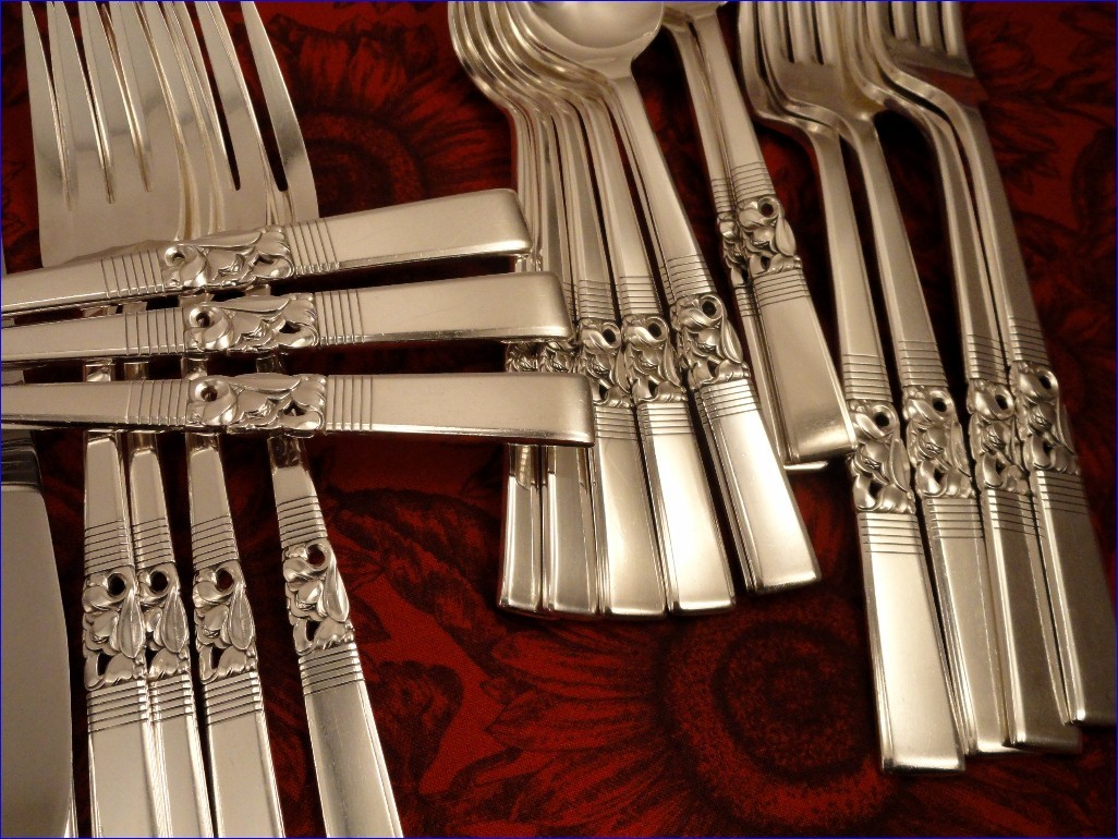 Oneida Community MORNING STAR Dinner Set Vintage 1948 Silver Plate from firesidetreasures on