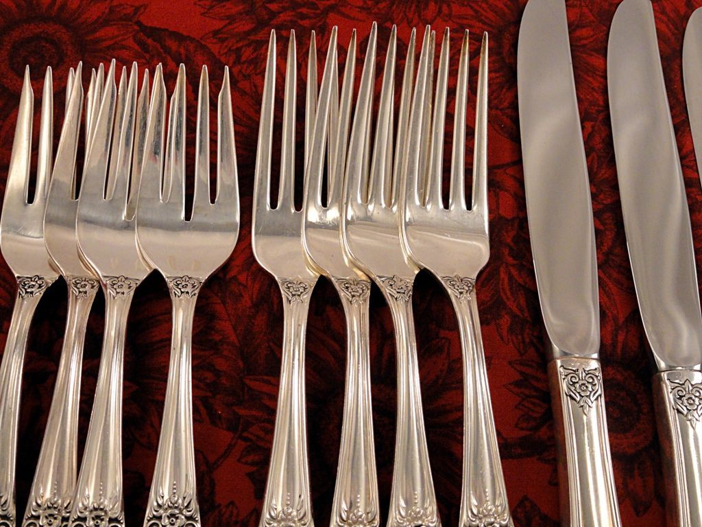 1847 Rogers HERITAGE Vintage 1953 Silver Plate Floral Flatware from