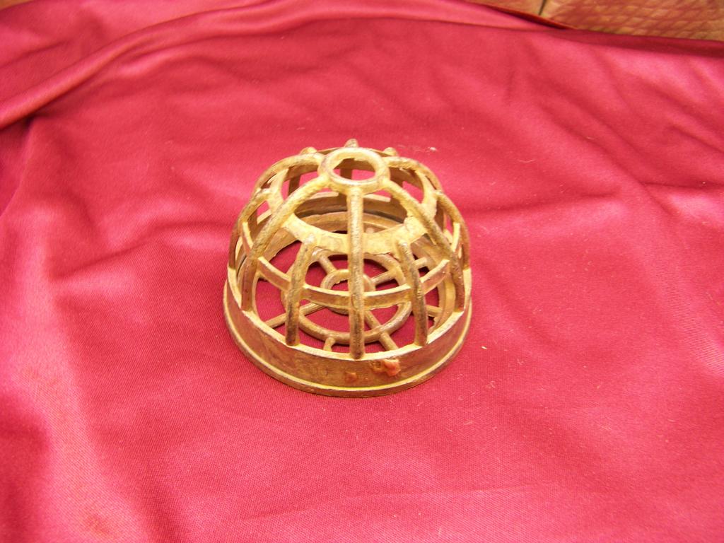 Vintage Cast String holder Dome Shape Vintage Cast String holder Dome Shape