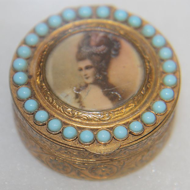 Antique Snuff Pill Box Italy Madame de Pompadour Stones Antique Snuff Pill Box Italy Madame de Pompadour Stones