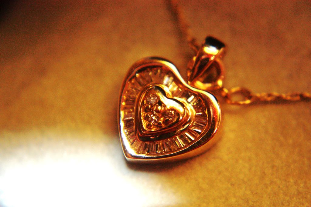 Vintage 10K Diamond Heart Pendant Chain Baguettes Vintage 10K Diamond Heart Pendant Chain Baguettes