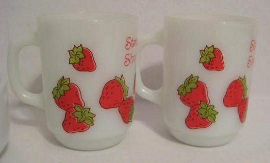 4 Pieces Fire King Strawberry Shortcake 2 Bowls & 2 Mugs 4 Pieces Fire King Strawberry Shortcake 2 Bowls & 2 Mugs