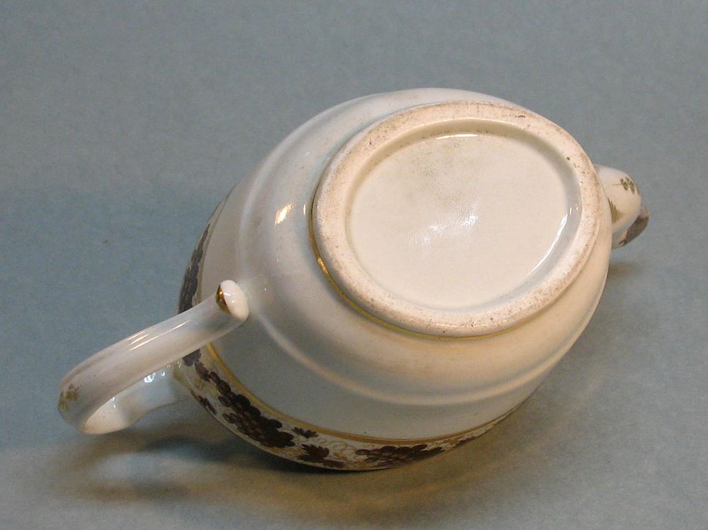 Barr Period Worcester Porcelain Teapot/Stand (as is) circa. 1800 Barr Period Worcester Porcelain Teapot/Stand (as is) circa. 1800