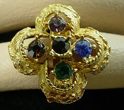 1960's Gold Tone Clover Designed Cocktail Ring. 1960's Gold Tone Clover Designed Cocktail Ring.