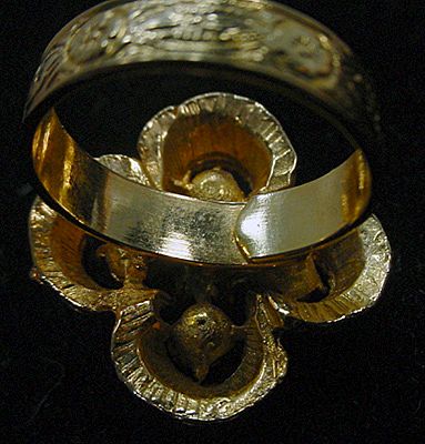 1960's Gold Tone Clover Designed Cocktail Ring. 1960's Gold Tone Clover Designed Cocktail Ring.