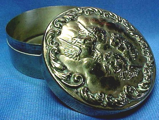 Victorian Ladies Box Pill Box with Five Angels Victorian Ladies Box Pill Box with Five Angels