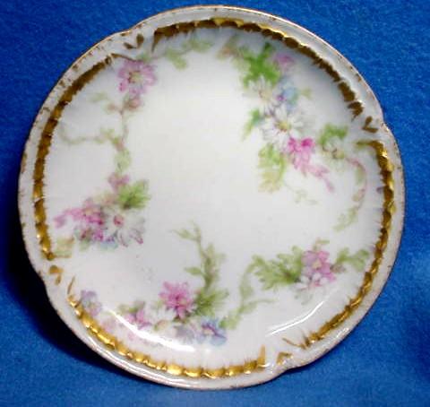 Haviland Limoges Butter Pat with Daisies Hand Painted Gold Relief Rim Haviland Limoges Butter Pat with Daisies Hand Painted Gold Relief Rim