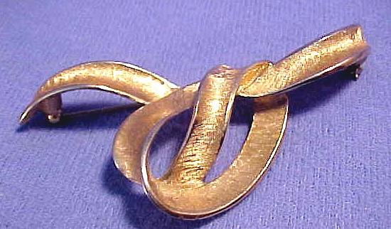 Monet Goldtone Pin with Brushed Gold Finish Monet Goldtone Pin with Brushed Gold Finish