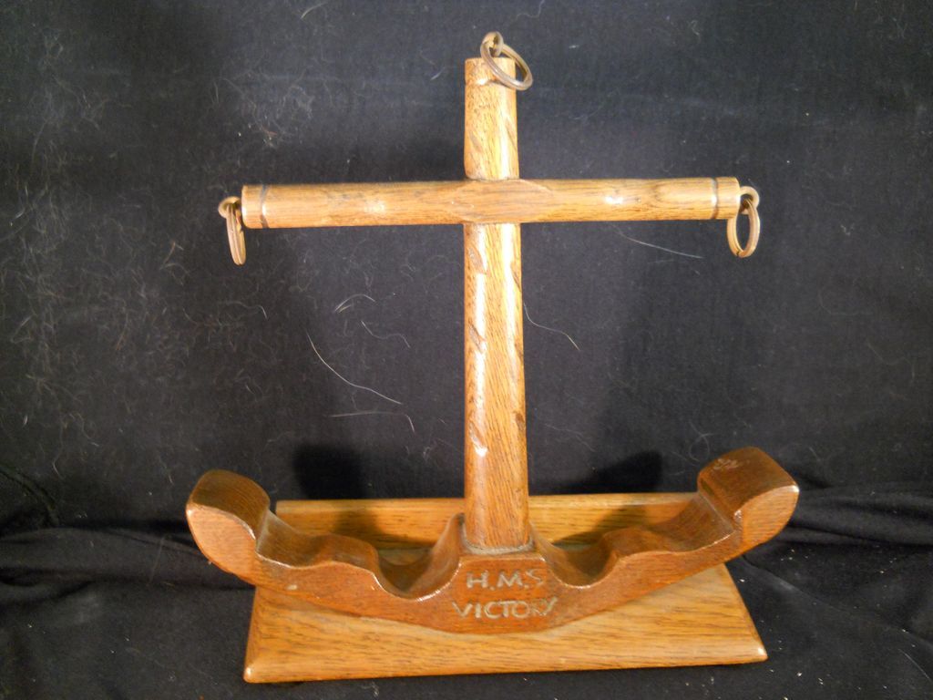 HMS Victory Oak Anchor Shape Pipe Rack HMS Victory Oak Anchor Shape Pipe Rack