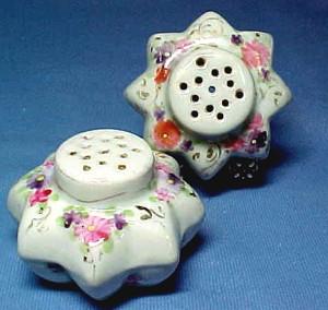 Victorian Porcelain Hand Painted Shakers Victorian Porcelain Hand Painted Shakers