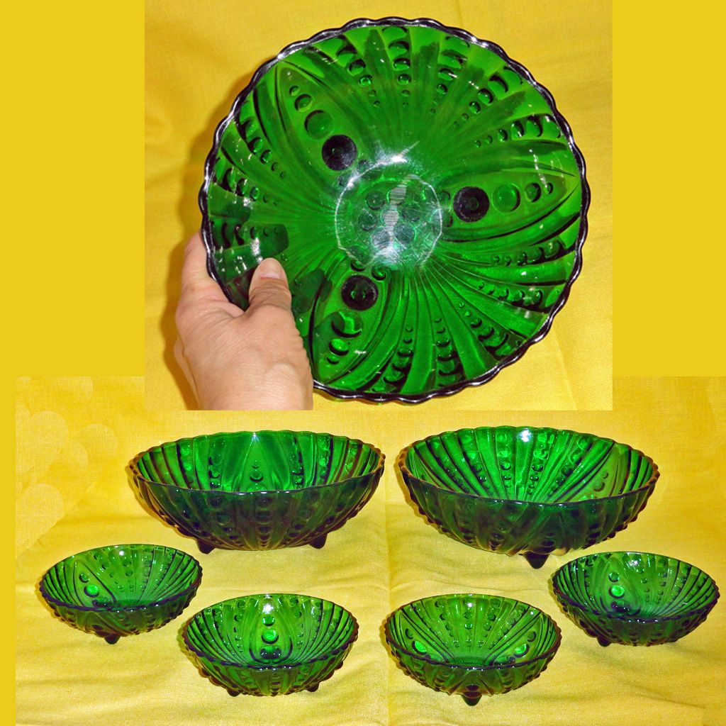 Anchor Hocking Forest Green Oyster and Pearl Berry Bowls Set from