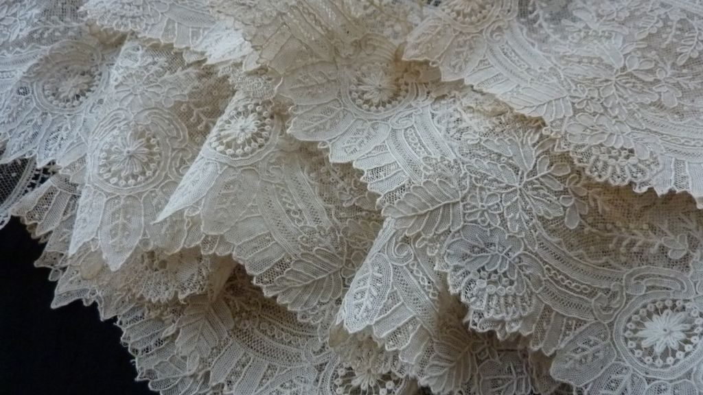 Exquisite flounce UNUSED Brussels point de gaze needle lace + 5 yards Exquisite flounce UNUSED Brussels point de gaze needle lace + 5 yards