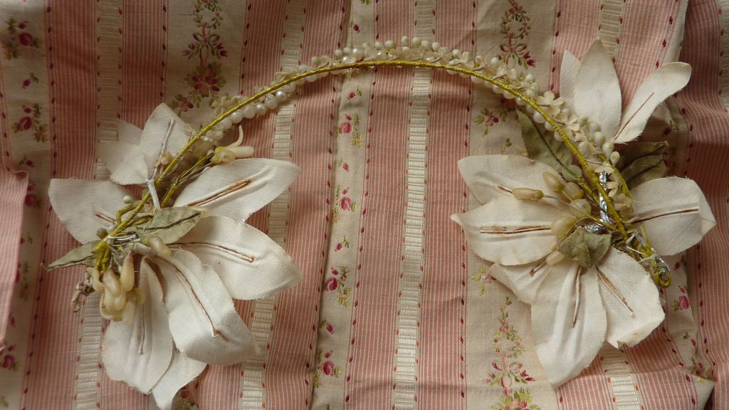 Delicious faded grandeur french bride's wax pearl wedding crown tiara Delicious faded grandeur french bride's wax pearl wedding crown tiara