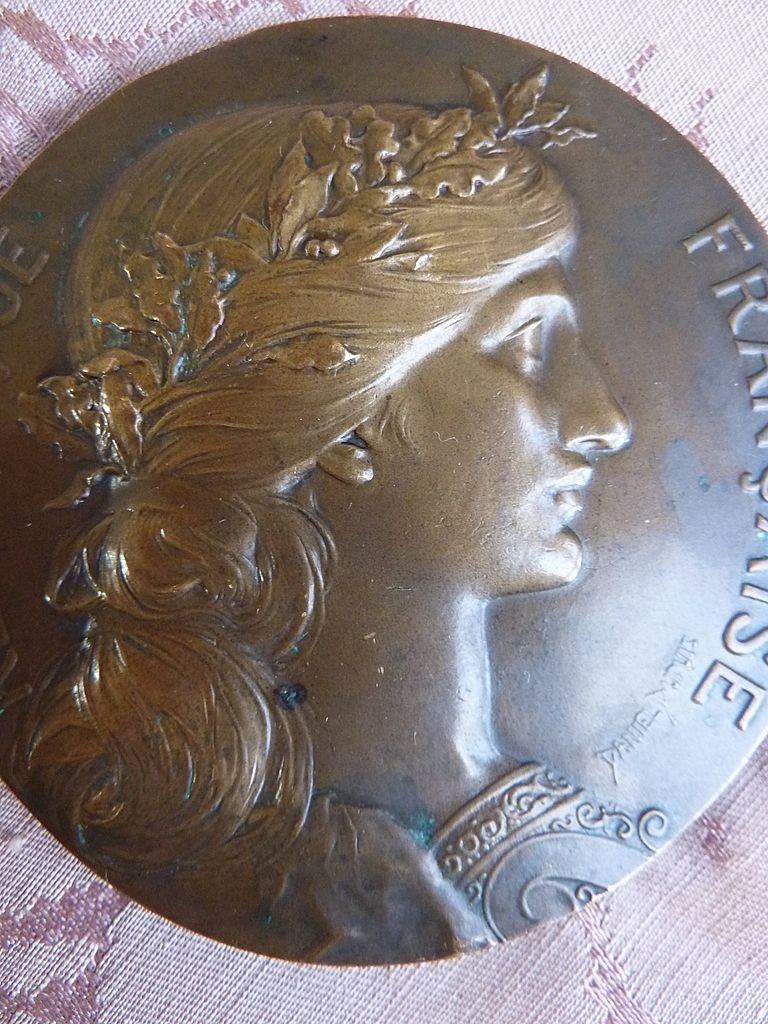 Decorative vintage French heavy weight bronze medal signed Daniel Dupuis Decorative vintage French heavy weight bronze medal signed Daniel Dupuis