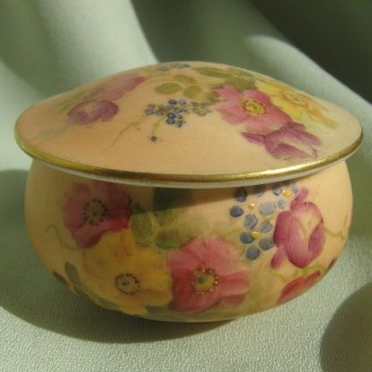 1913 Porcelain Royal Worcester Jar - England 1913 Porcelain Royal Worcester Jar - England