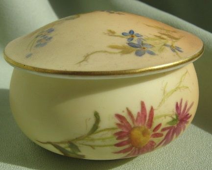 1913 Porcelain Royal Worcester Jar - England 1913 Porcelain Royal Worcester Jar - England