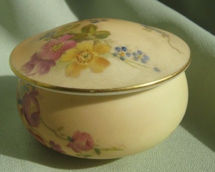 1913 Porcelain Royal Worcester Jar - England 1913 Porcelain Royal Worcester Jar - England