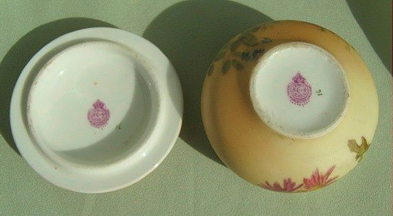 1913 Porcelain Royal Worcester Jar - England 1913 Porcelain Royal Worcester Jar - England