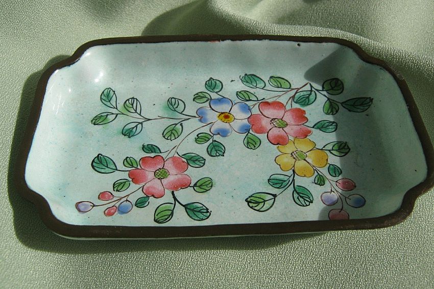 Oriental Enamel Pin Tray 1910-1920 Oriental Enamel Pin Tray 1910-1920
