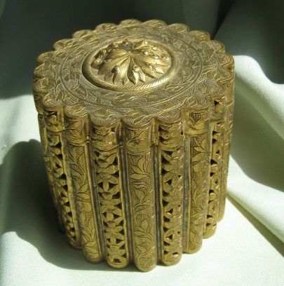 Very Vintage Reticulated Powder Box from China Very Vintage Reticulated Powder Box from China